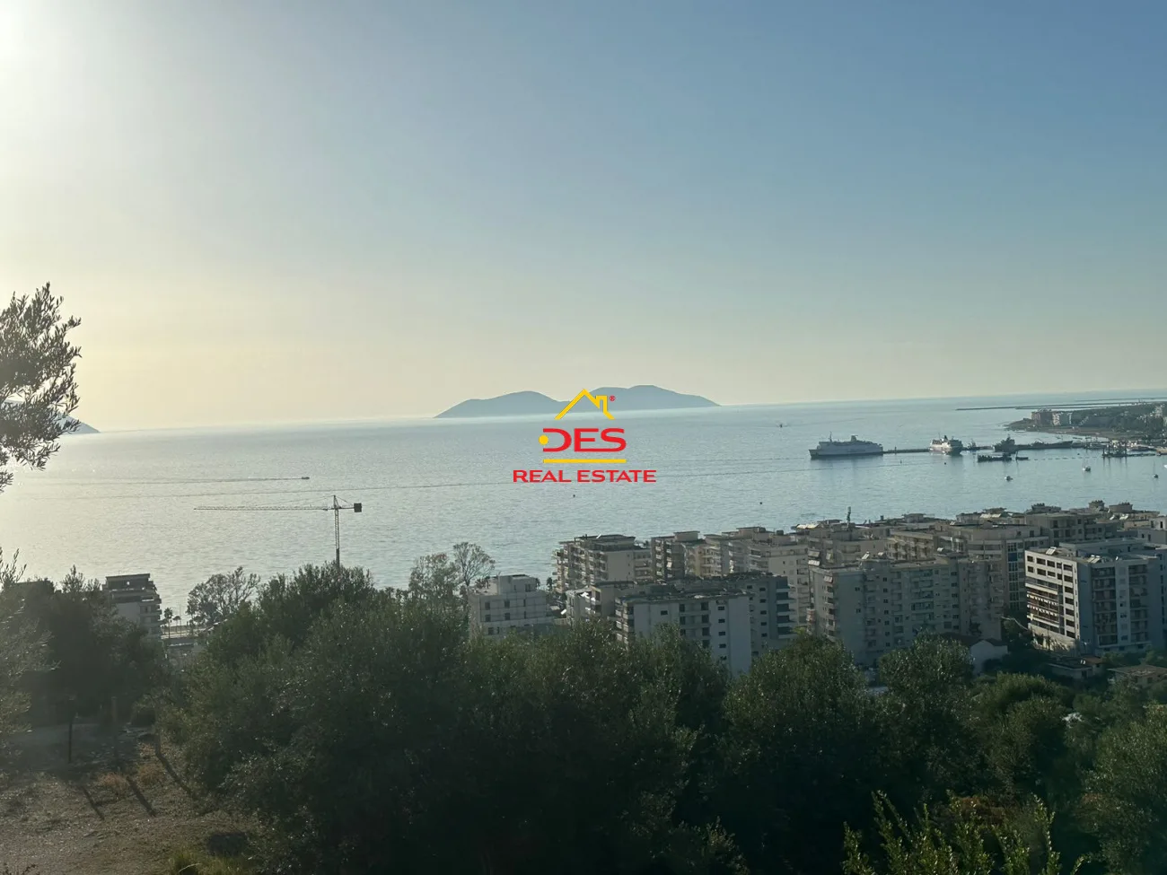 Shitet tokë ose jepet për ndërtim në kodër,lungomare