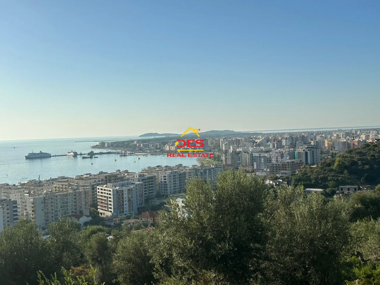Shitet tokë ose jepet për ndërtim në kodër,lungomare