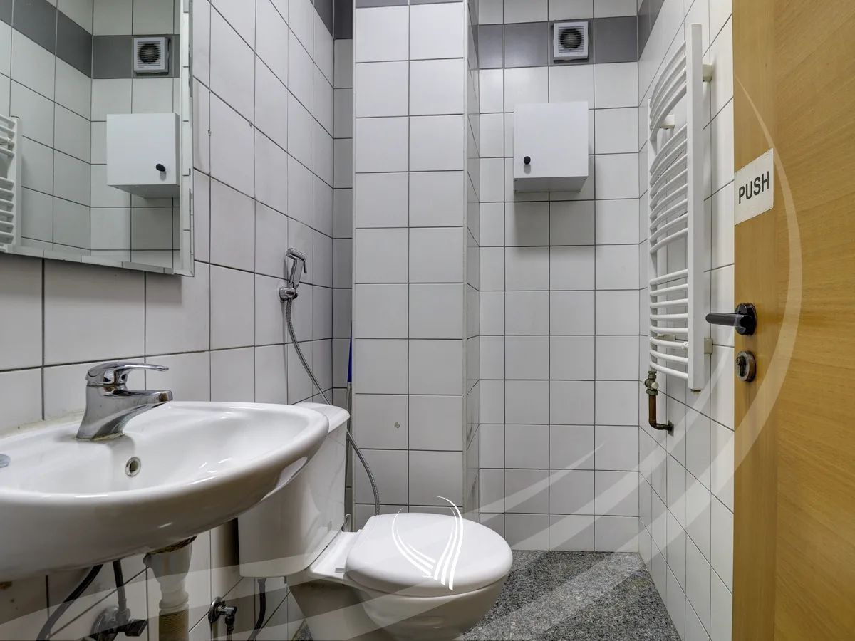Objekt afarist 500m2 me qira në Qendër