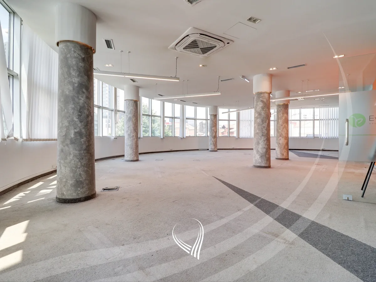 Zyre 300m2 me qira në lagjen Pejton