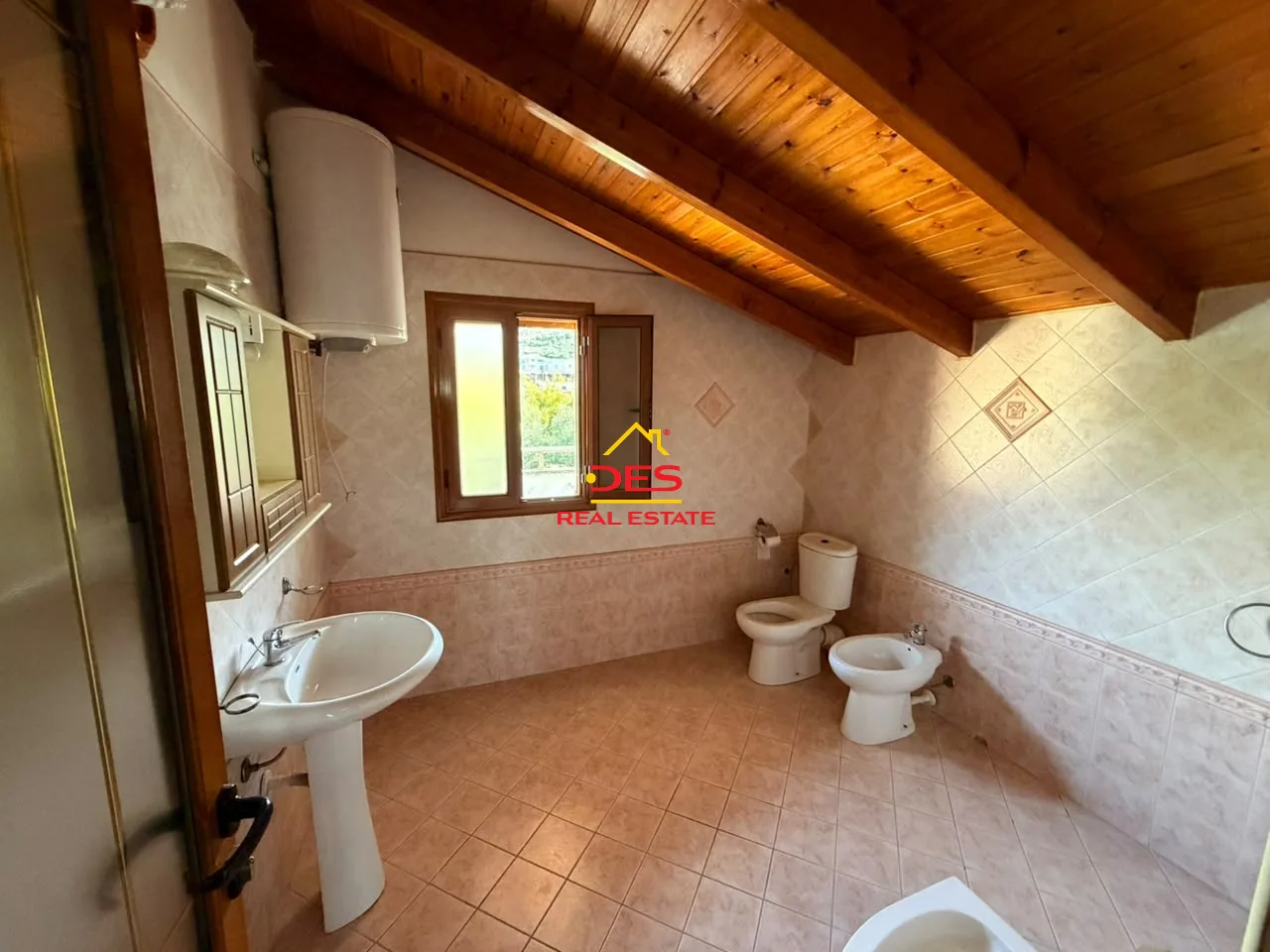 Shitet vilë 3-katëshe pranë ish-fabrikës së tullave, vlorë.
