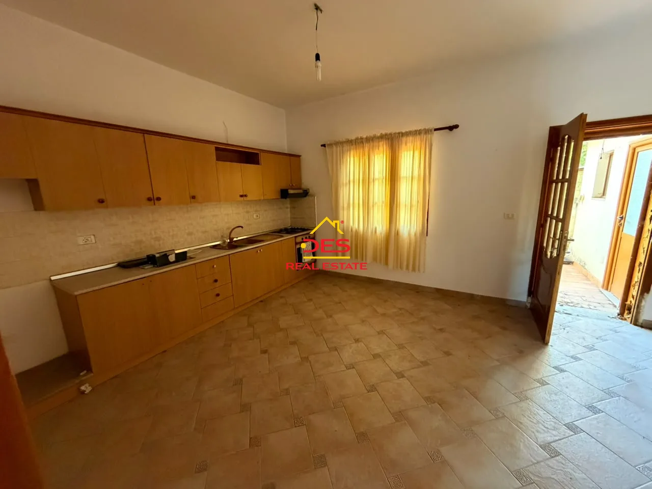 Shitet vilë 3-katëshe pranë ish-fabrikës së tullave, vlorë.