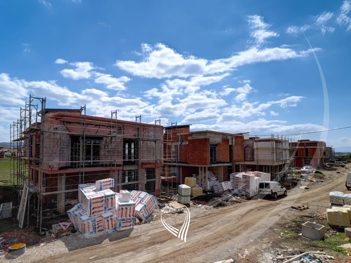 Shtëpi me 4 dhoma gjumi në shitje në lagjen Çagllavicë – Living Residence