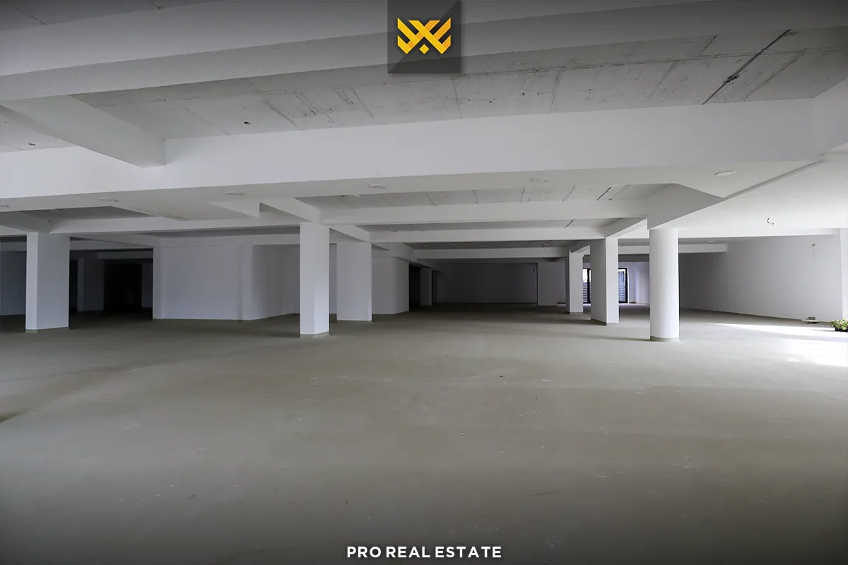 Lokal 980m² me #QIRA te Rruga C.