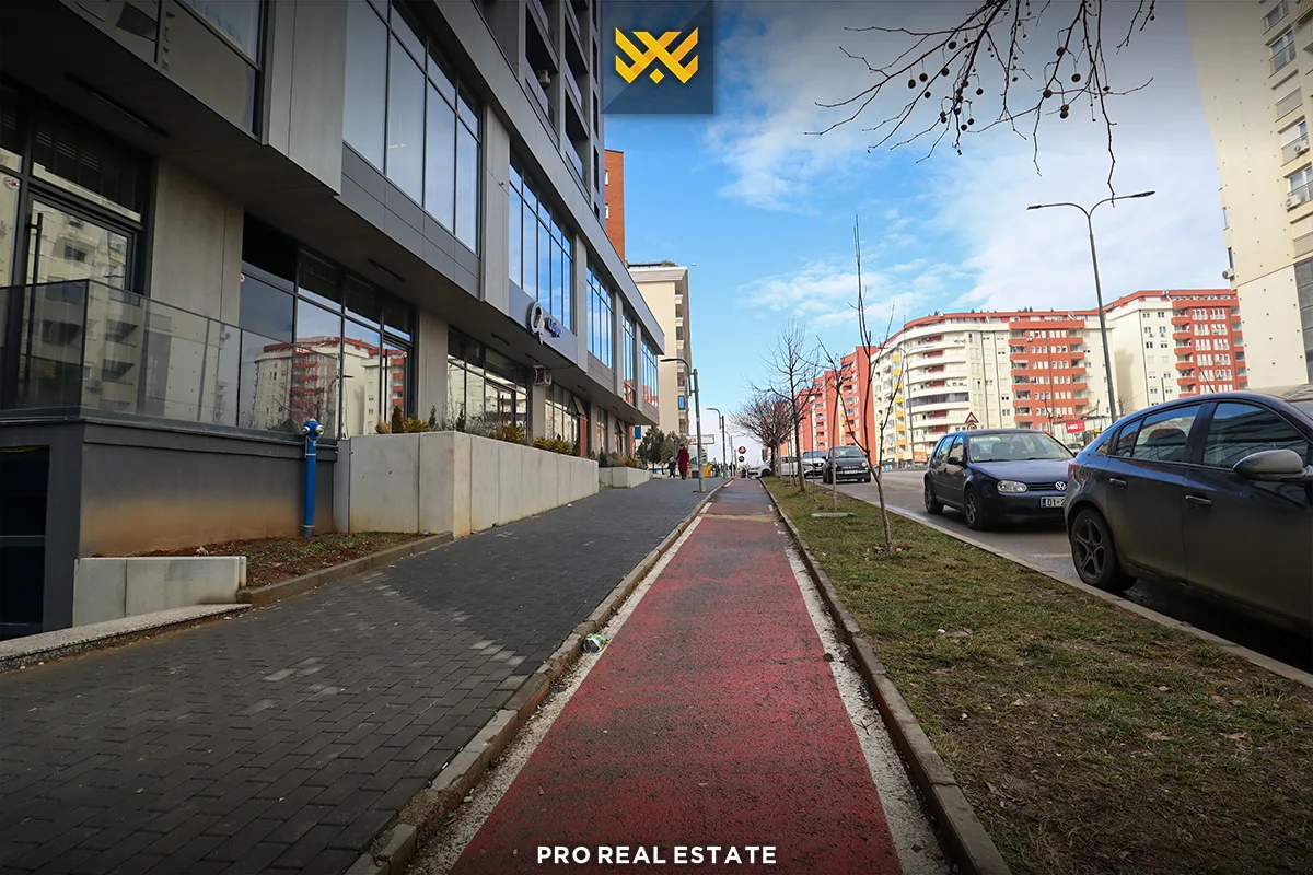 Lokal 980m² me #QIRA te Rruga C.