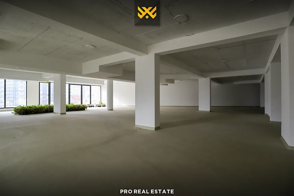 Lokal 980m² me #QIRA te Rruga C.
