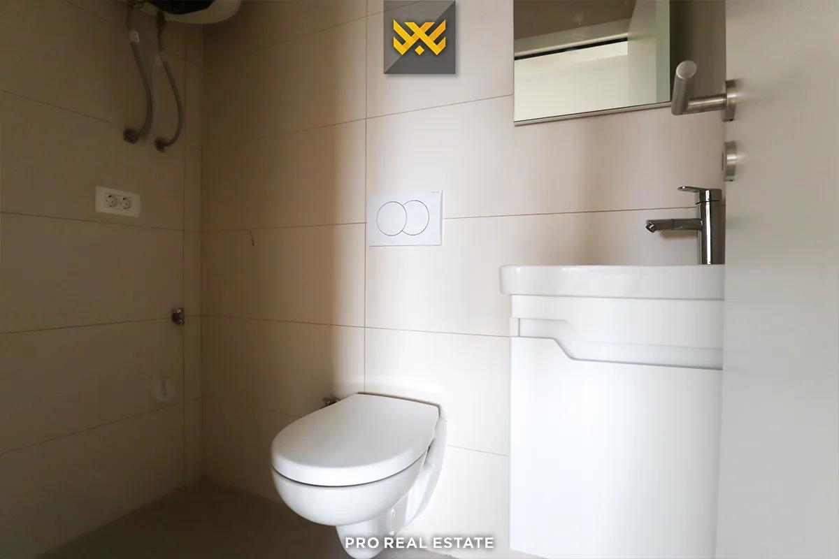 Banesë / Zyrë 86.5m² me #QIRA në Tophane