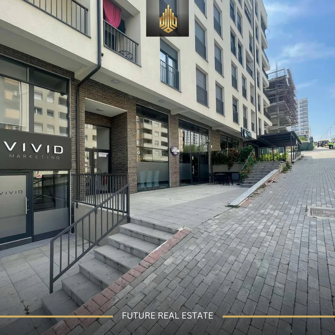 Lokal me QERA/82m²