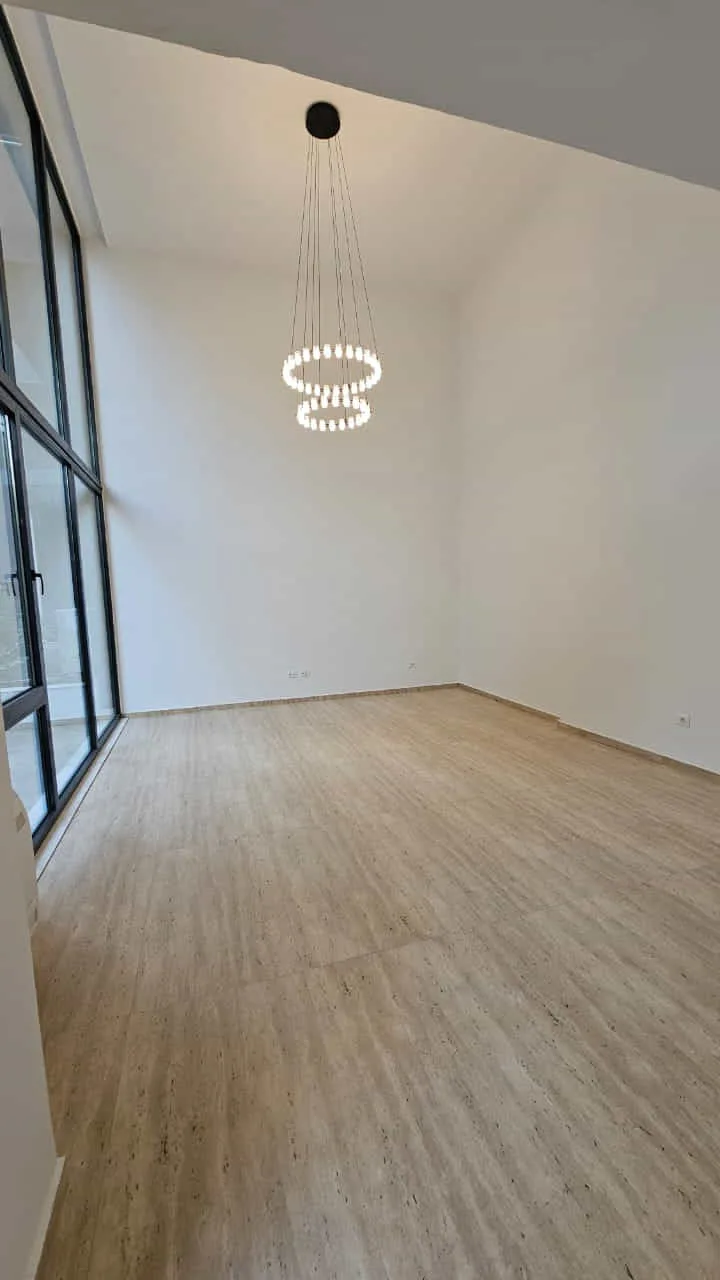 Dyqan/Dublex Me Qera Tek Pazari i Ri (ID BD21711) Tirane