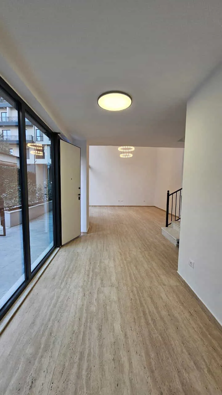Dyqan/Dublex Me Qera Tek Pazari i Ri (ID BD21711) Tirane