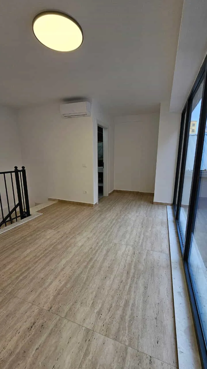 Dyqan/Dublex Me Qera Tek Pazari i Ri (ID BD21711) Tirane