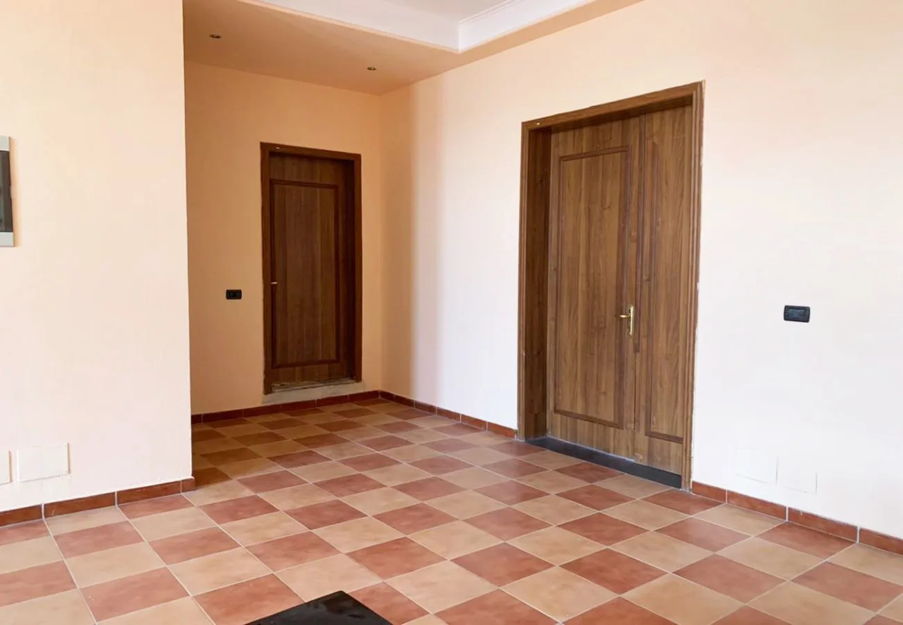 Jepet me qira truall + objekt në vaqarr, tiranë