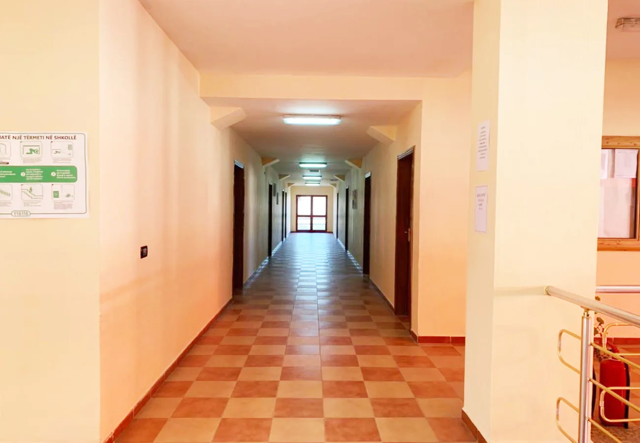 Jepet me qira truall + objekt në vaqarr, tiranë