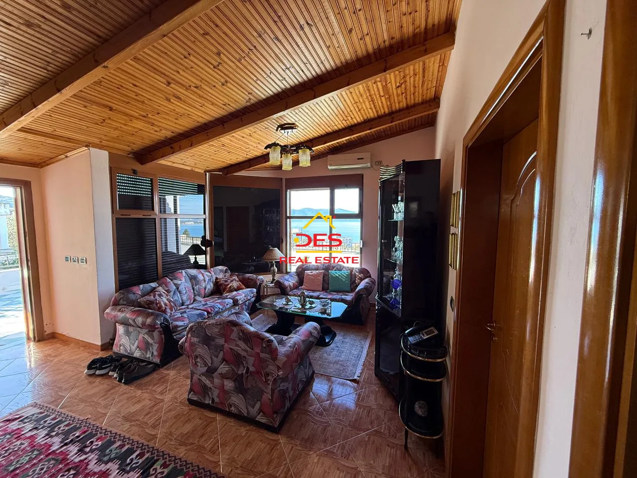 Shitet vilë 2-katëshe – mbi rrapin / uji i ftohtë, vlorë.