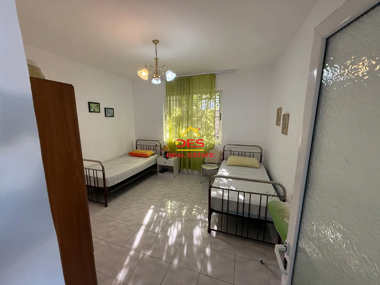 Shitet vilë 2-katëshe – mbi rrapin / uji i ftohtë, vlorë.