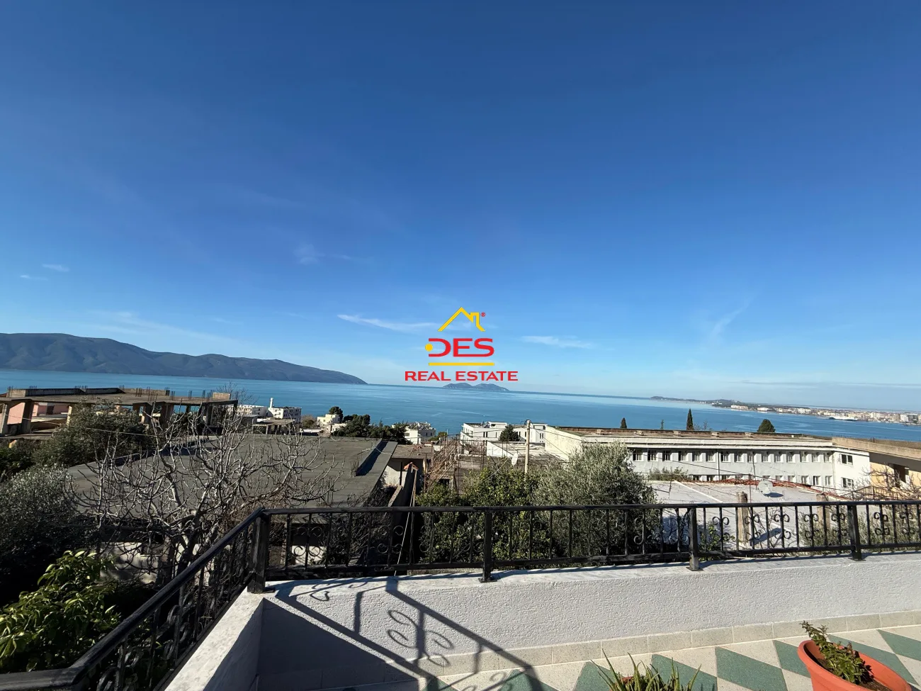 Shitet vilë 2-katëshe – mbi rrapin / uji i ftohtë, vlorë.