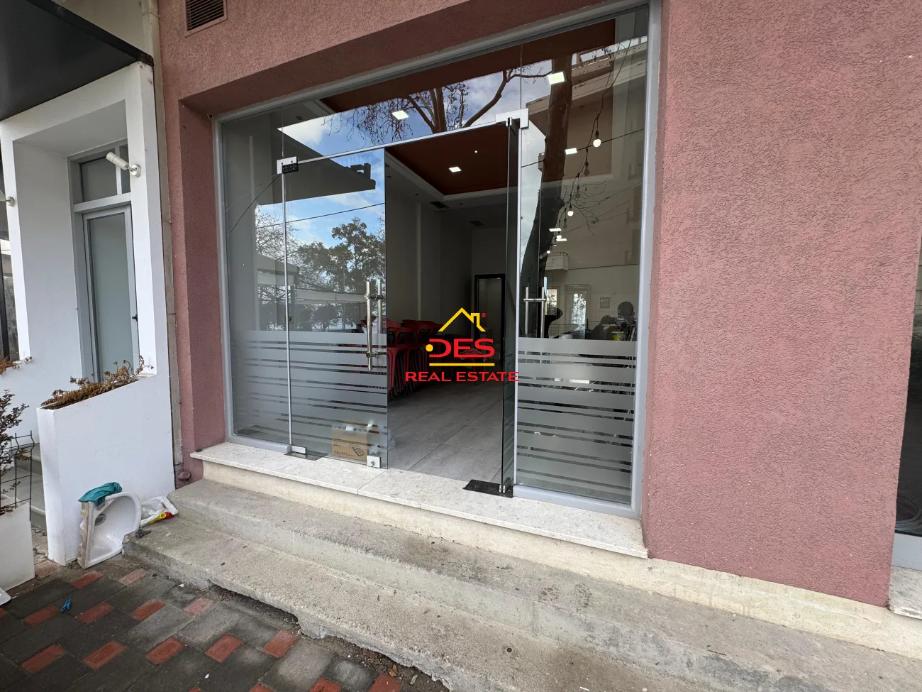Jepet me qira ambient biznesi te rrapi ,vlorë