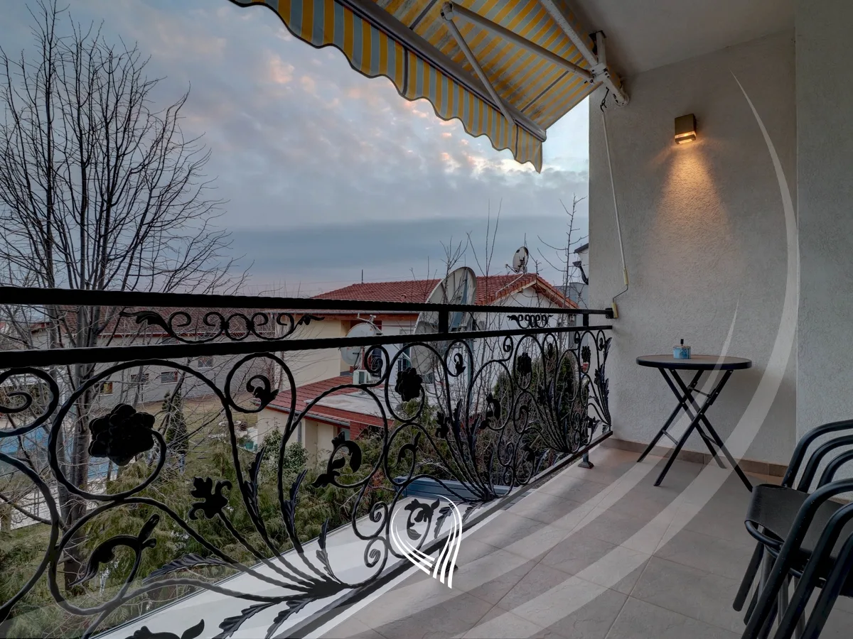 Shtëpi 380m2 me 4 ari truall në shitje në Veternik