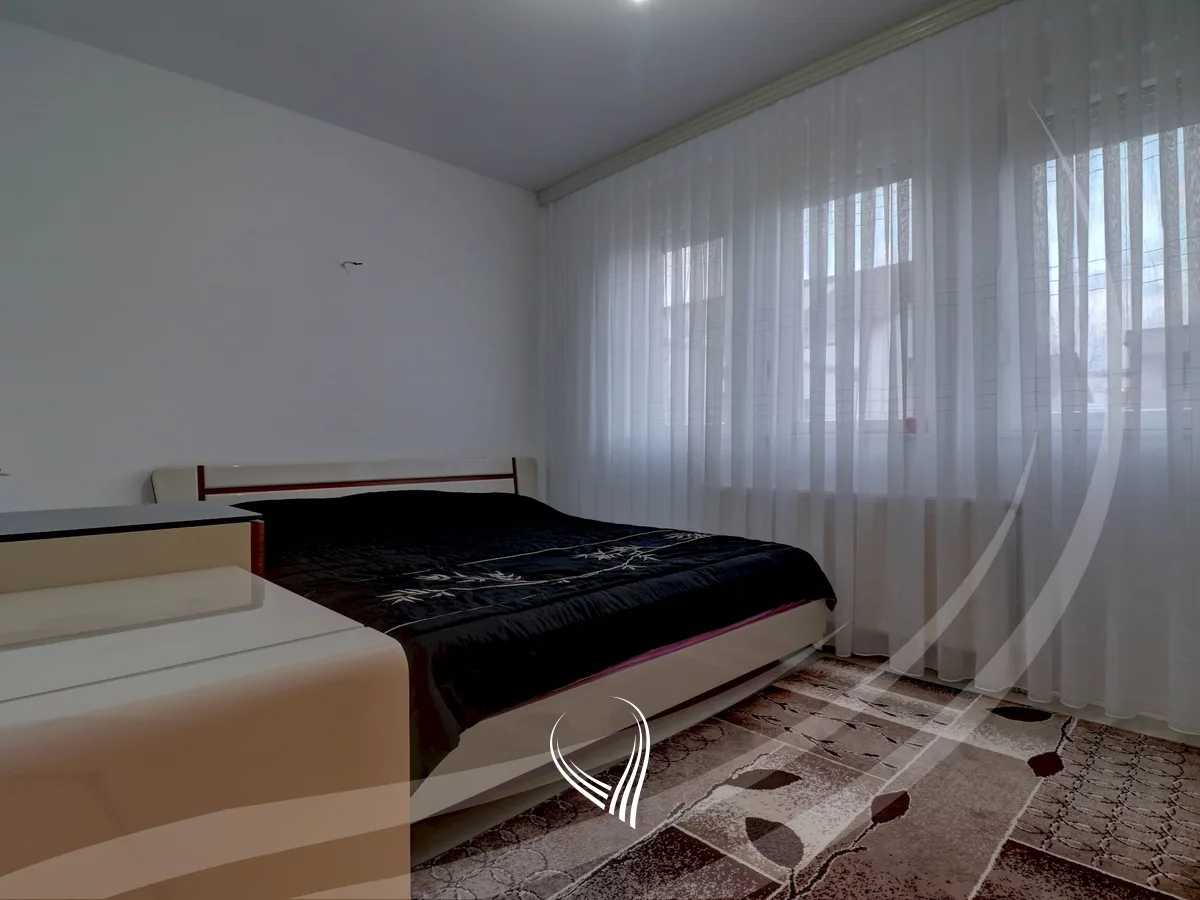 Shtëpi 380m2 me 4 ari truall në shitje në Veternik