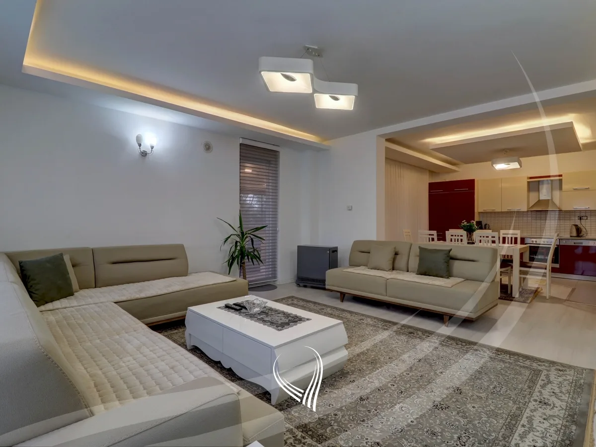 Shtëpi 380m2 me 4 ari truall në shitje në Veternik