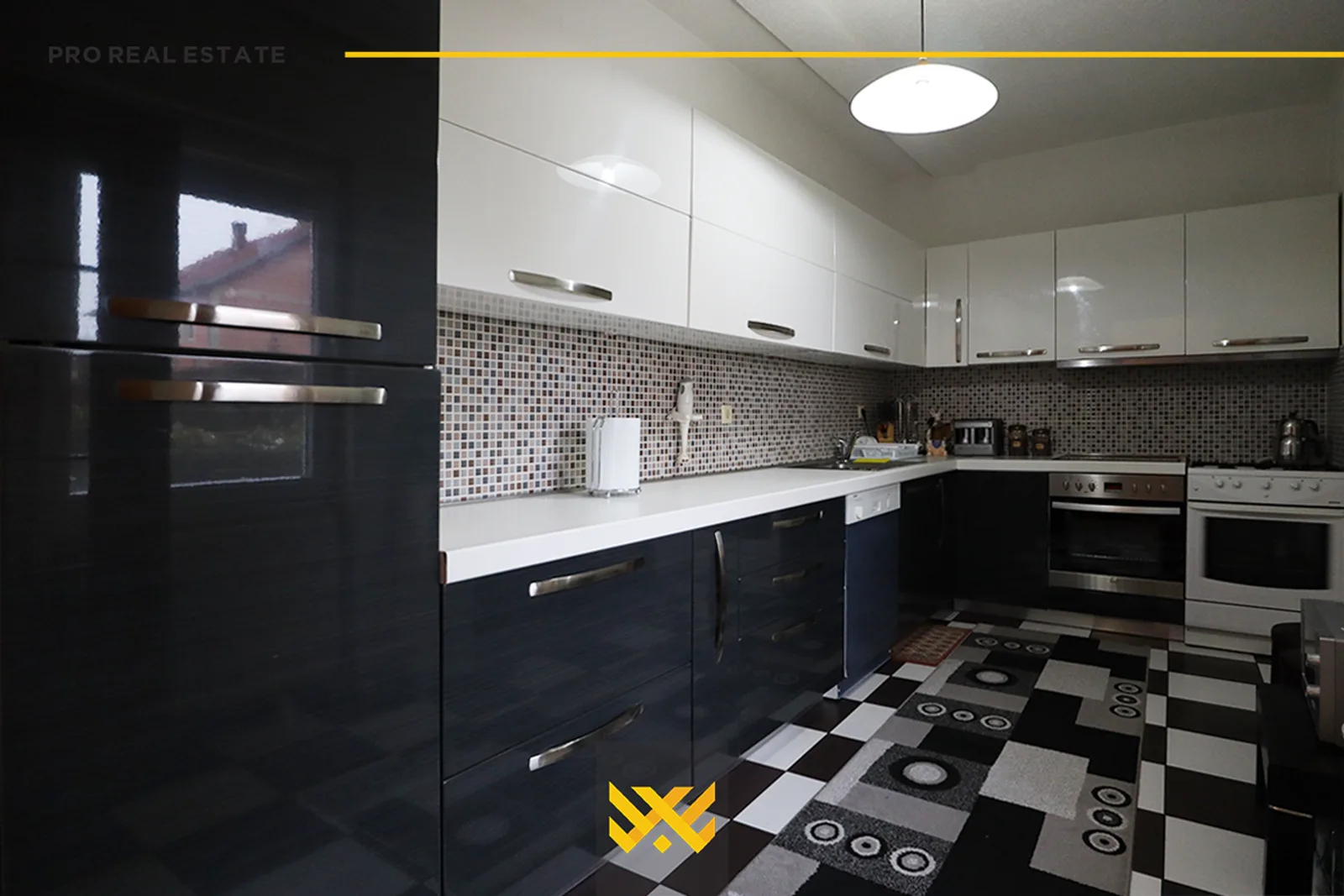 Shtëpi 320m² në #SHITJE në Bardhosh.
