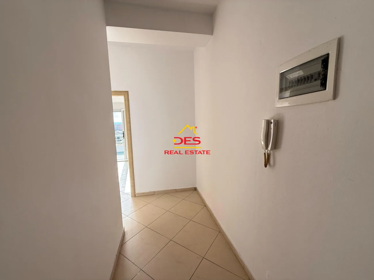 Shitet apartament 2+1 te bishti i kalldrëmit, vlorë.