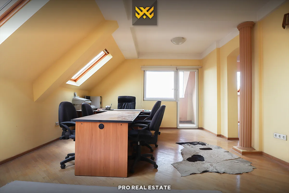 Banesë – Zyre 150m² me #QIRA në Qendër.