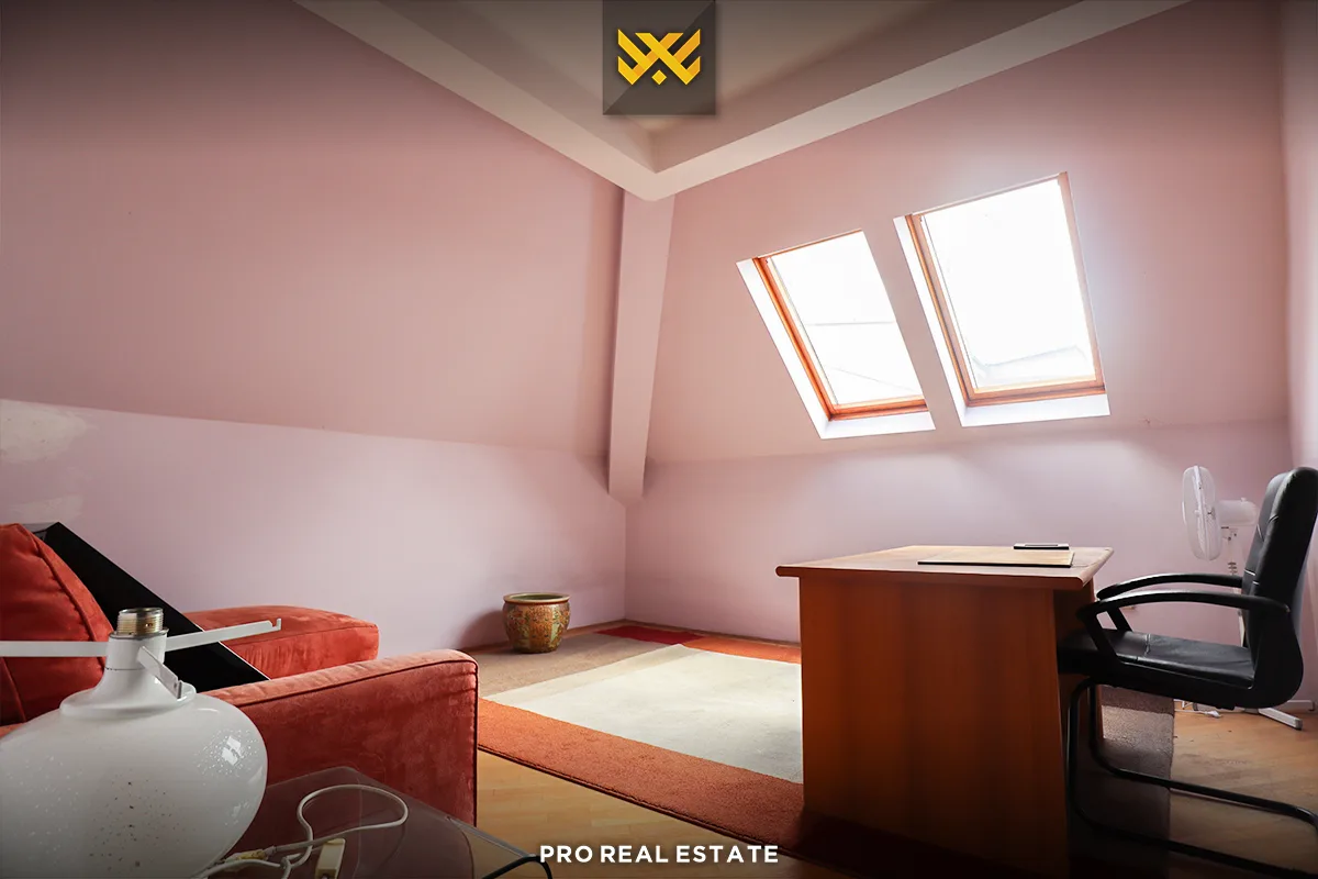 Banesë – Zyre 150m² me #QIRA në Qendër.
