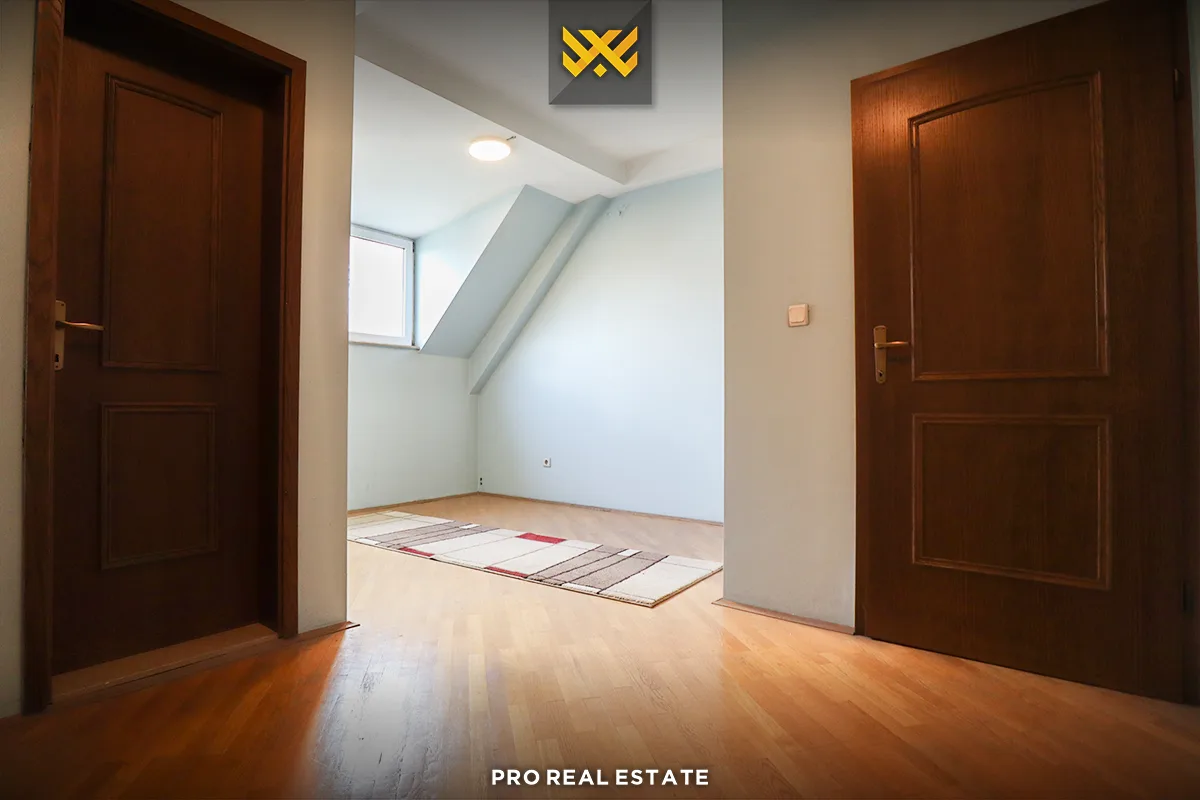Banesë – Zyre 150m² me #QIRA në Qendër.