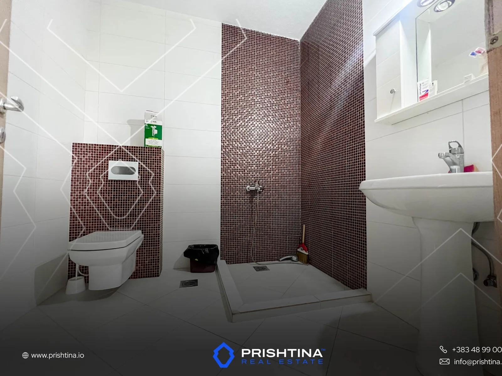 Zyrë me qira 144m² në Rruga B