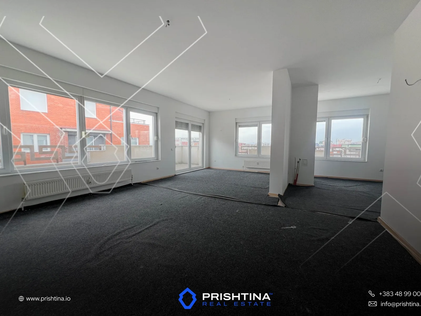 Zyrë me qira 144m² në Rruga B