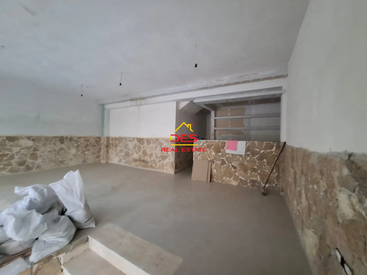 Jepet me qira ambient biznesi te rruga e “çipajve” ,vlorë