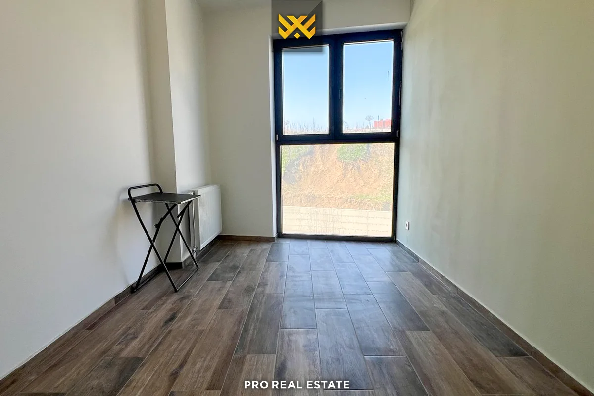 Banesë / Zyrë 85m² me #QIRA në Veternik