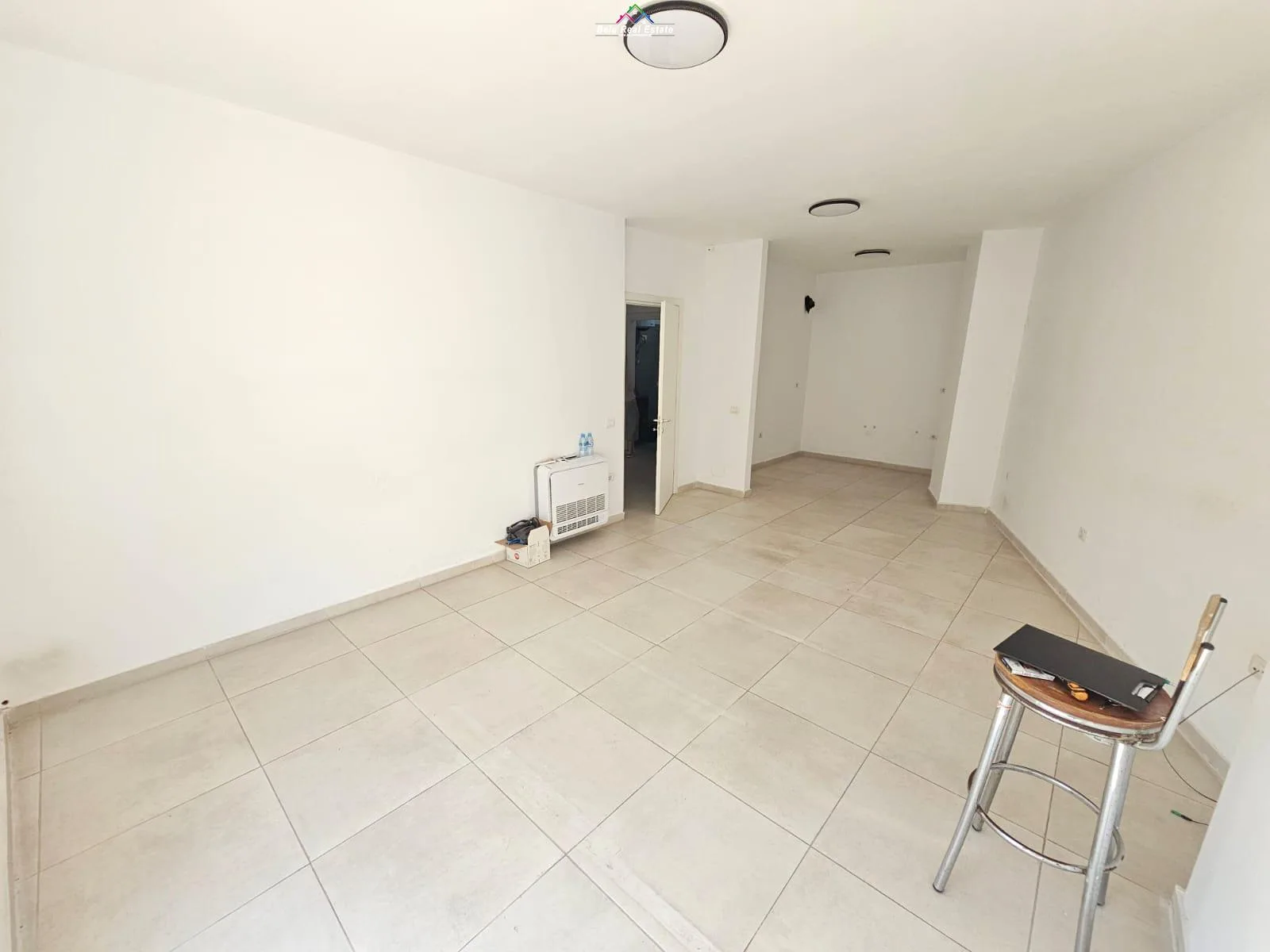 Zyre Me Qera tek Rruga e Barrikadave (ID BZ2688) Tirane