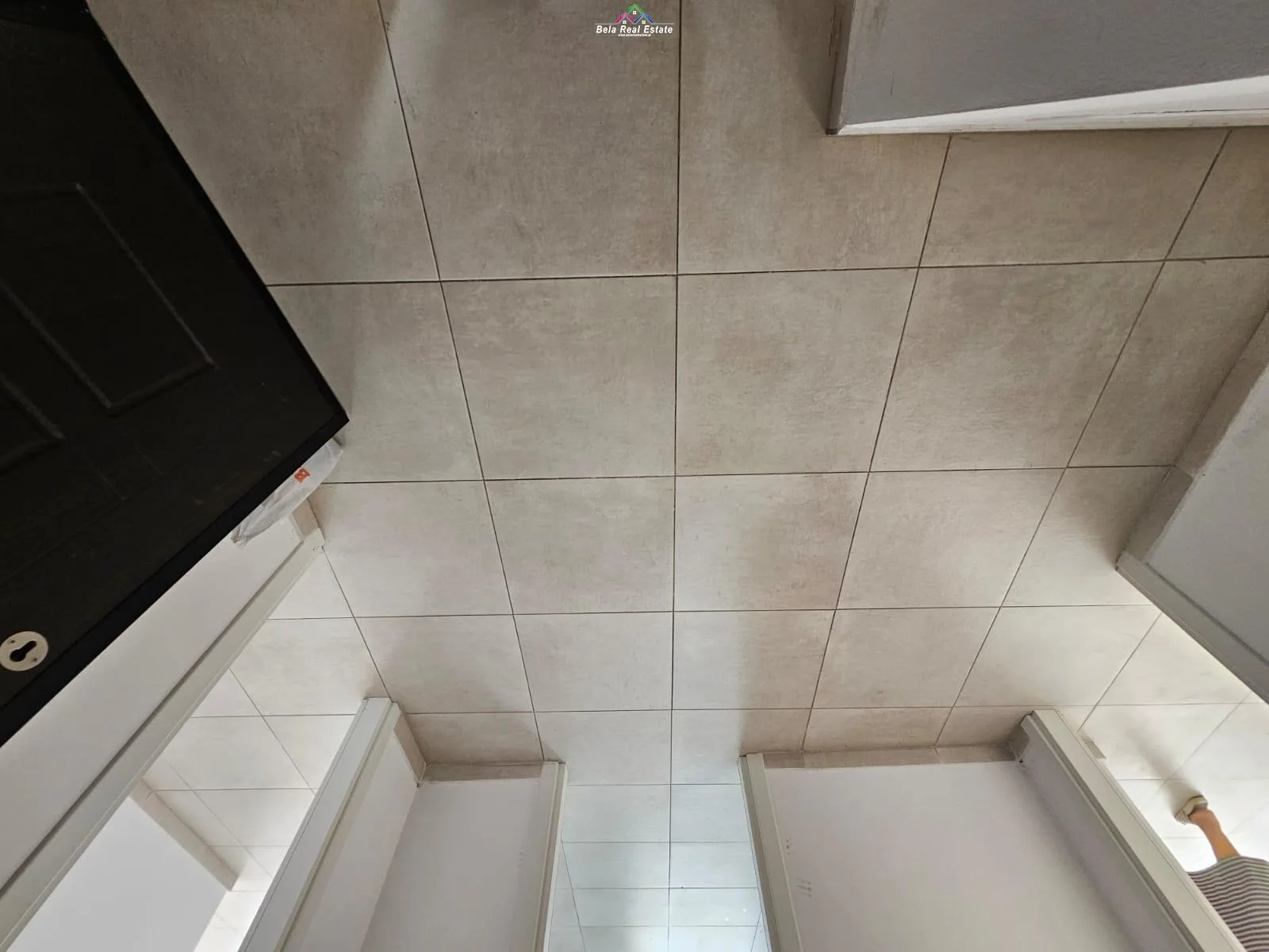 Zyre Me Qera tek Rruga e Barrikadave (ID BZ2688) Tirane