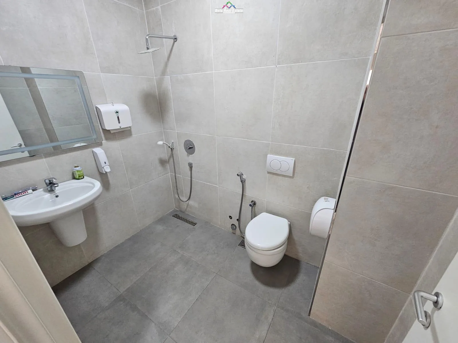 Zyre Me Qera tek Rruga e Barrikadave (ID BZ2688) Tirane