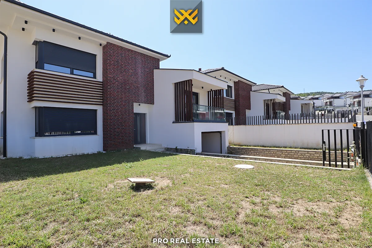 Shtëpi 332.6m² për #SHITJE në Lagjen Sofalia Hills.