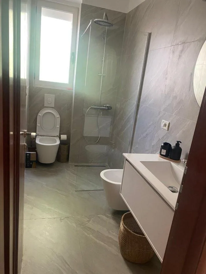 Apartament Me Qera 1+1 Tek Komuna e Parisit (ID B2101161) Tirane.