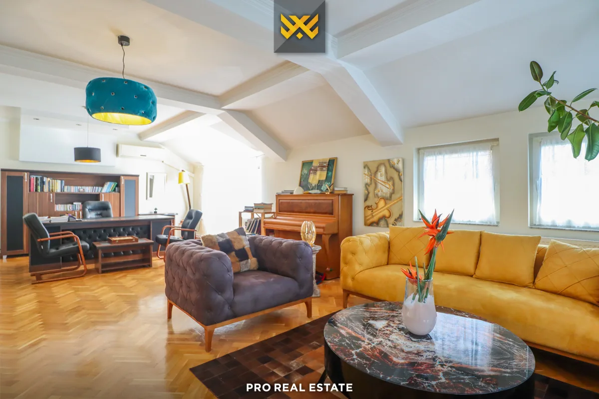 Kat shtëpie 280m² me #QIRA në Pejton.