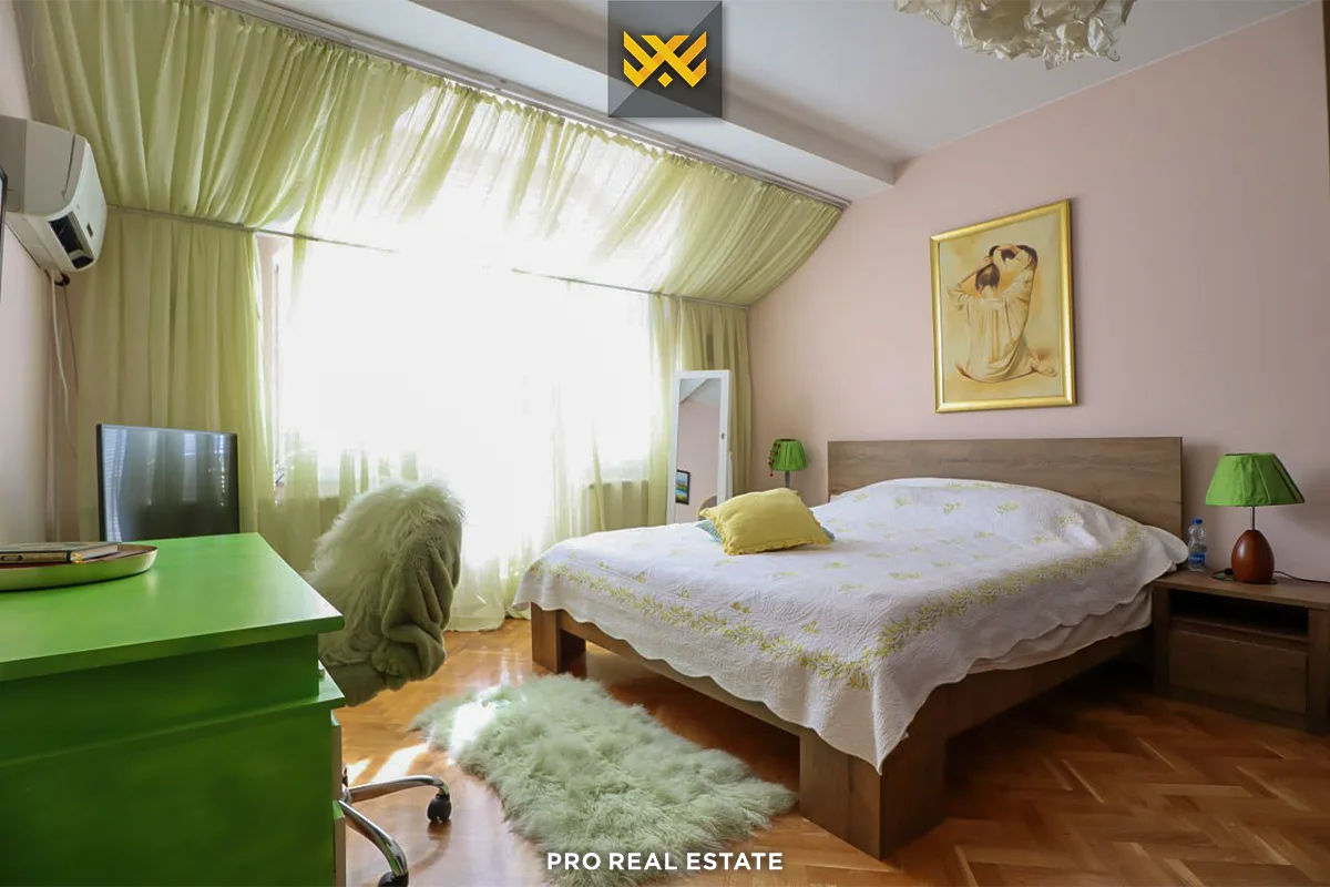 Kat shtëpie 280m² me #QIRA në Pejton.