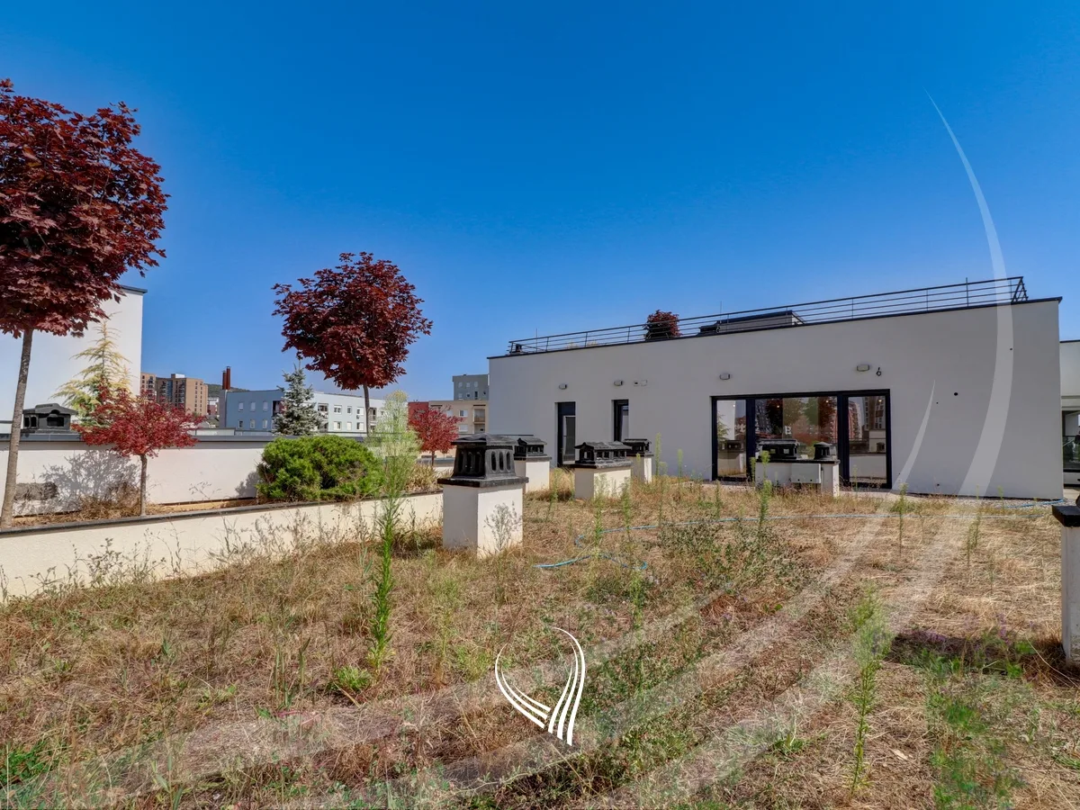 Penthouse me 3 dhoma gjumi me qira ne lagjen Mati 1 – Arcadis 3