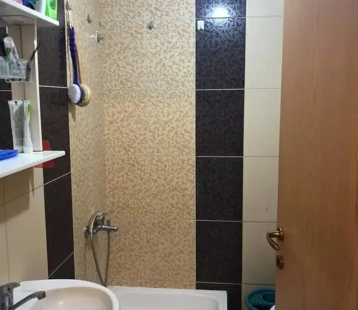 Banesë në shitje në Lagjen Mati 1