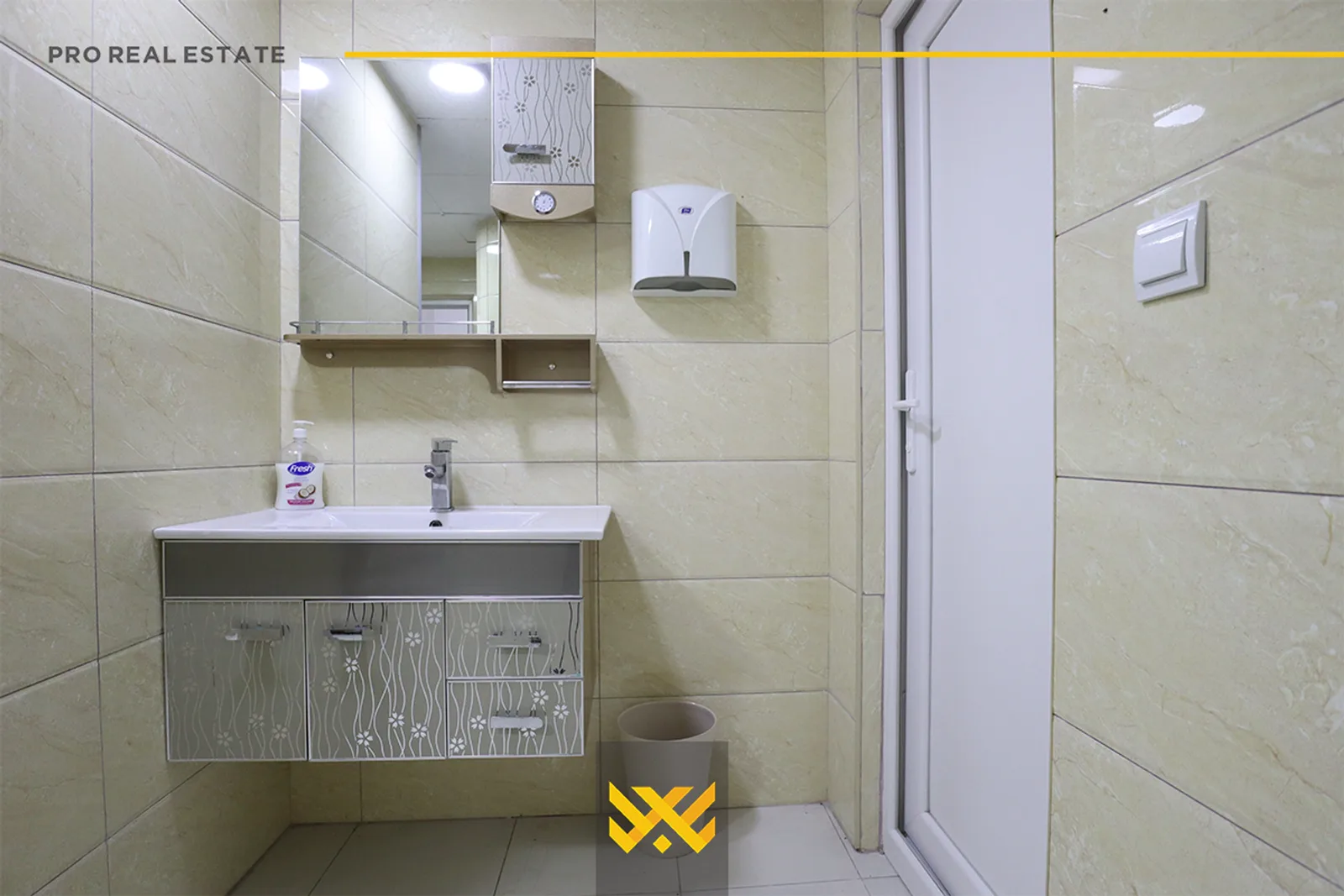 Objekt Afarist 750m² me #QIRA në Fushë Kosovë.