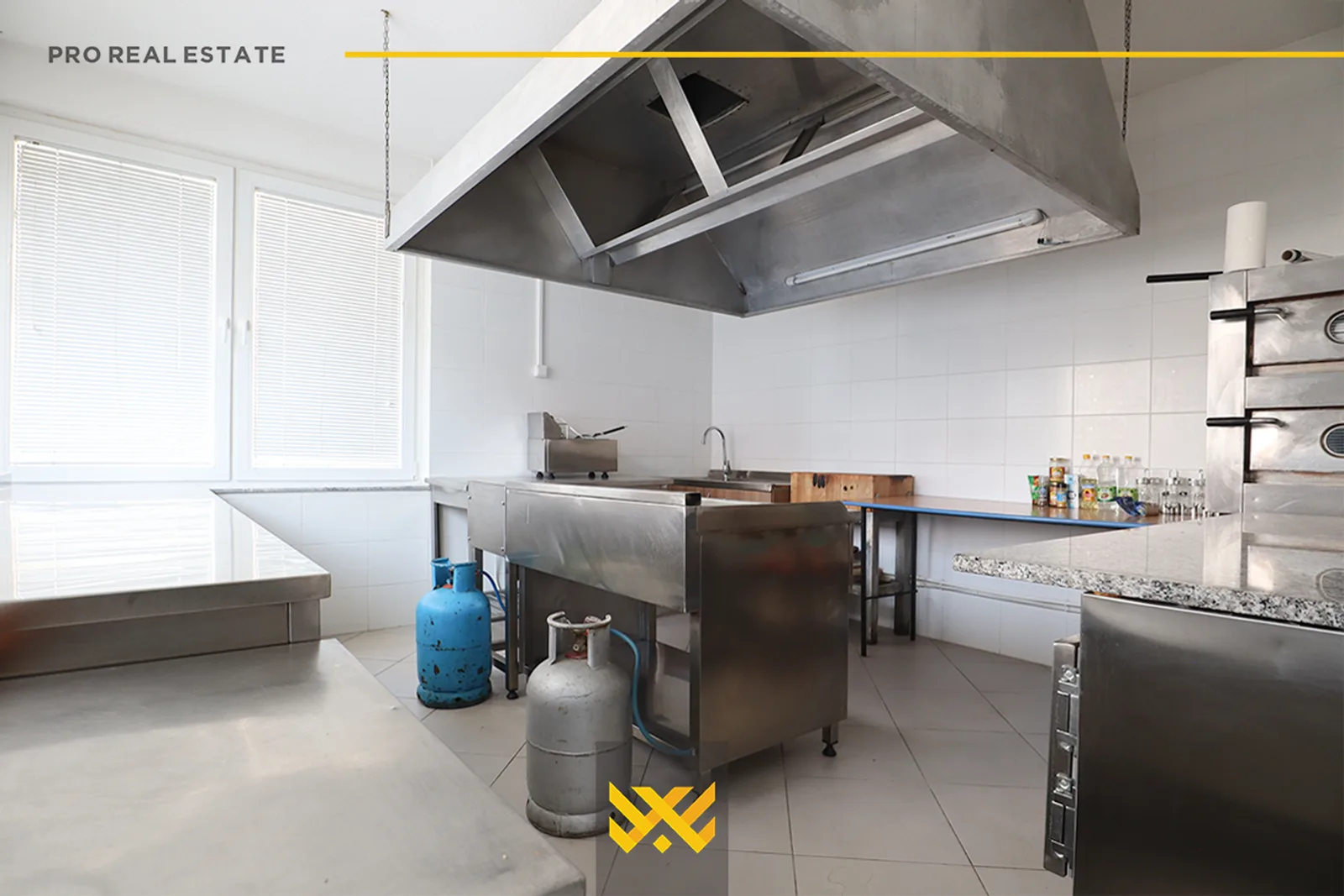 Objekt Afarist 750m² me #QIRA në Fushë Kosovë.