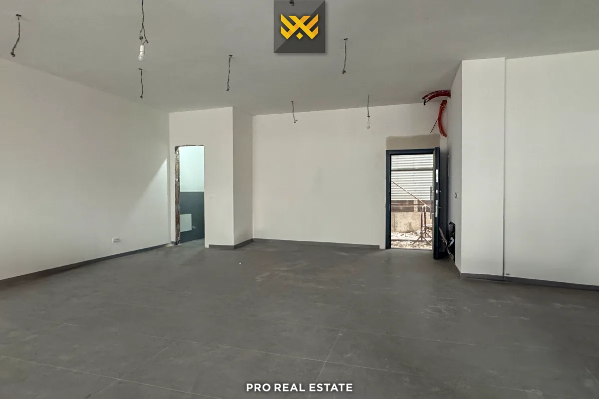 Lokal 130m² me #QIRA në Bregun e Diellit