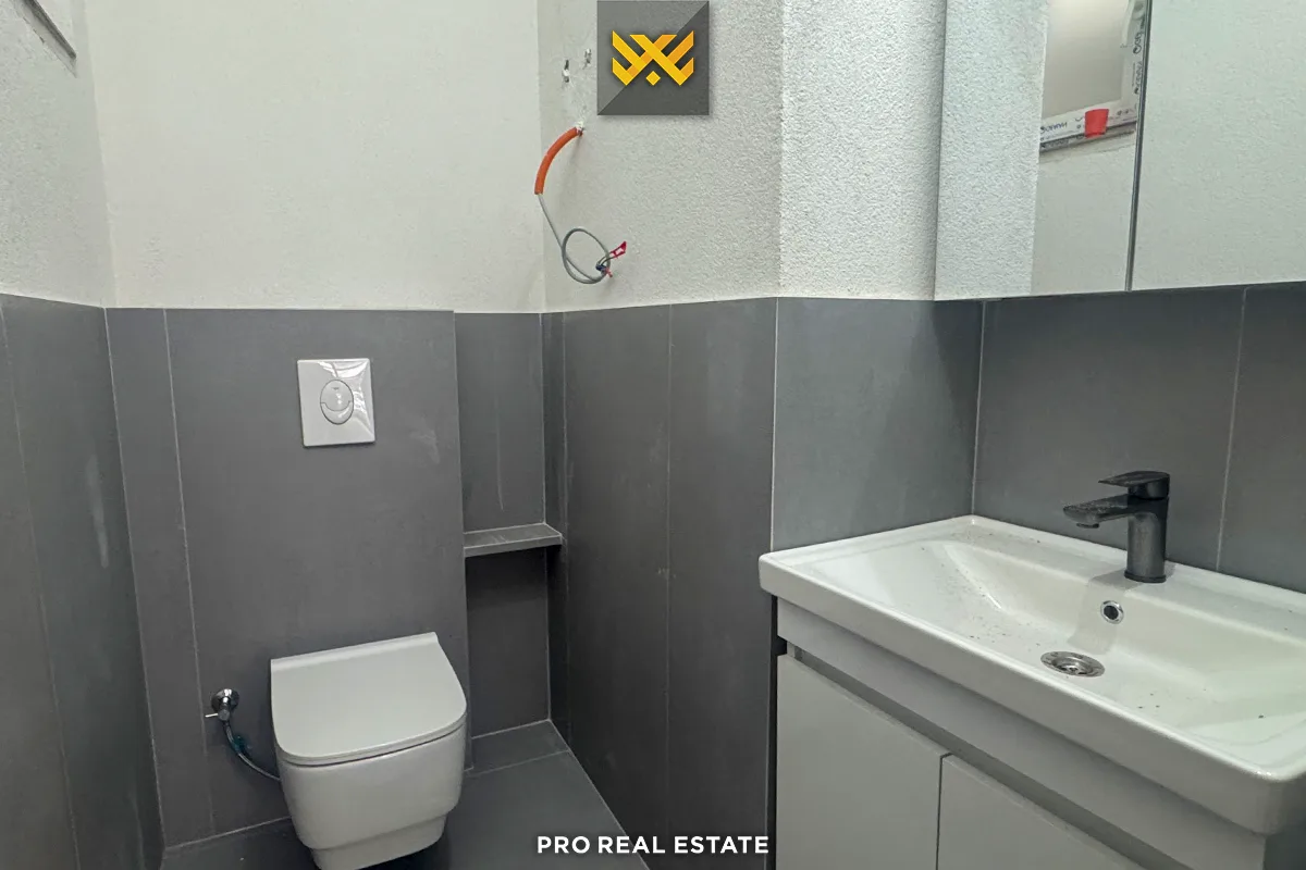 Lokal 130m² me #QIRA në Bregun e Diellit