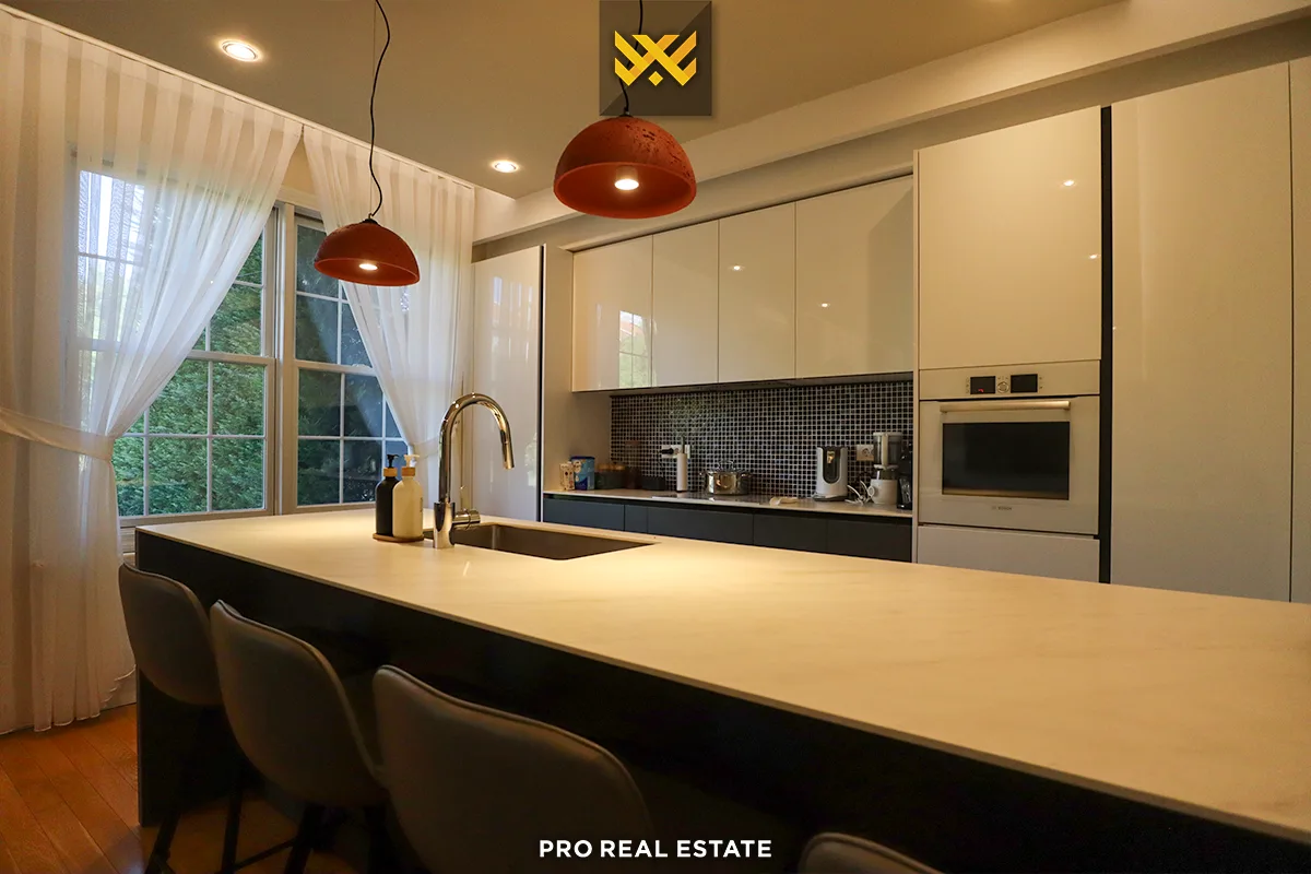 Shtëpi 244m² për #SHITJE në Lagjen Fshati Ndërkombëtar