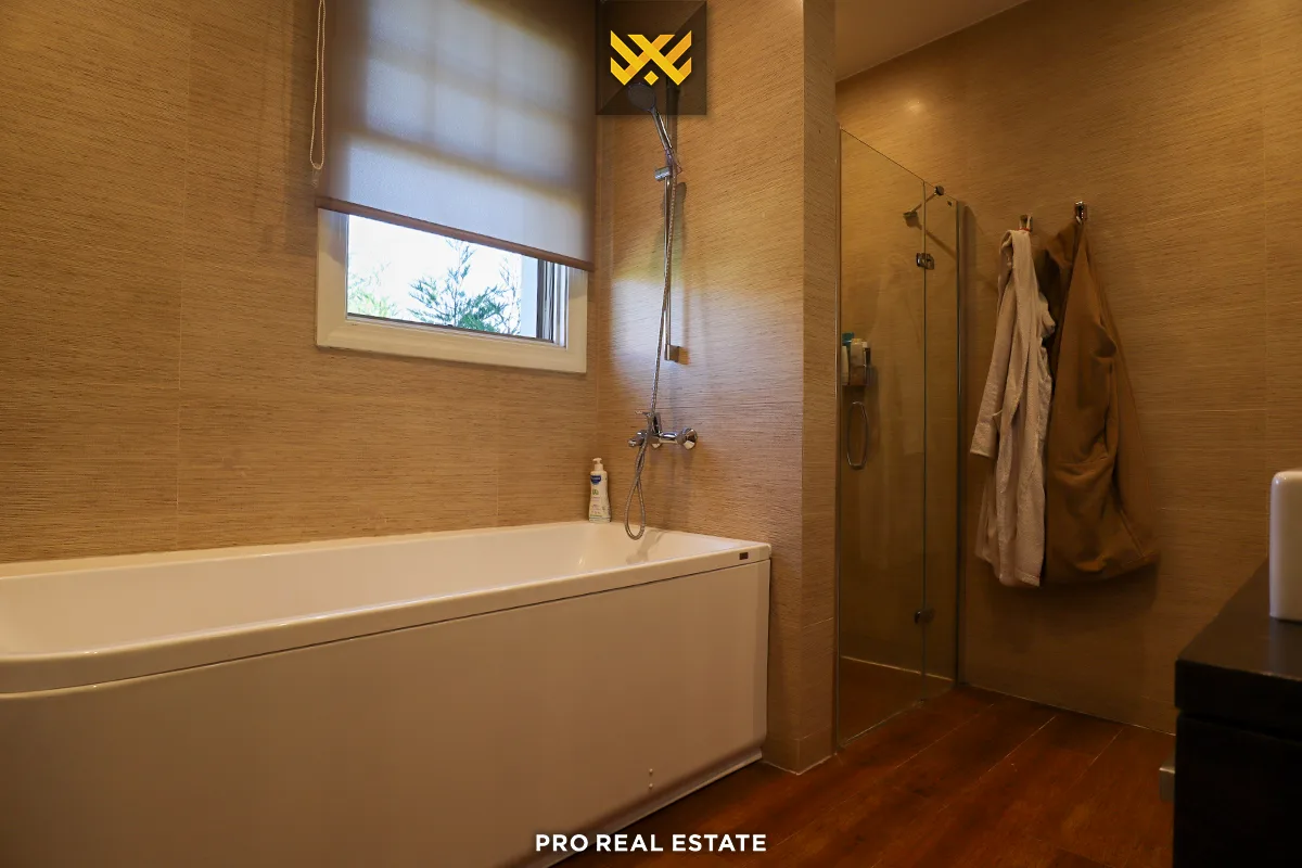 Shtëpi 244m² për #SHITJE në Lagjen Fshati Ndërkombëtar