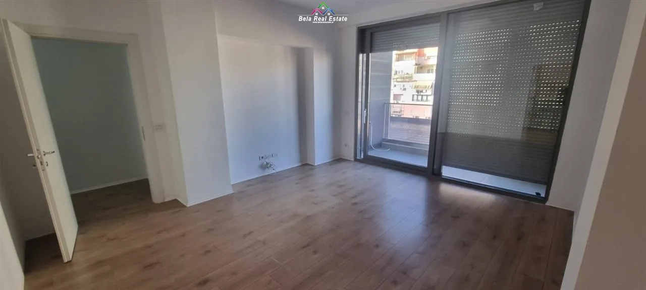 Zyre Me Qera 2+1 Ne Bllok (ID BZ2211) Tirane.