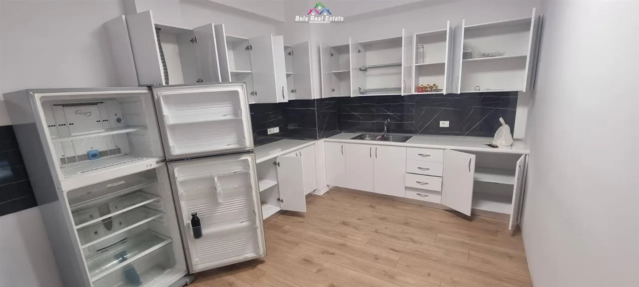 Zyre Me Qera 2+1 Ne Bllok (ID BZ2211) Tirane.